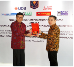 penyerahan plakat kerja sama oleh tjahyo kumolo kepada gunawan effendi 